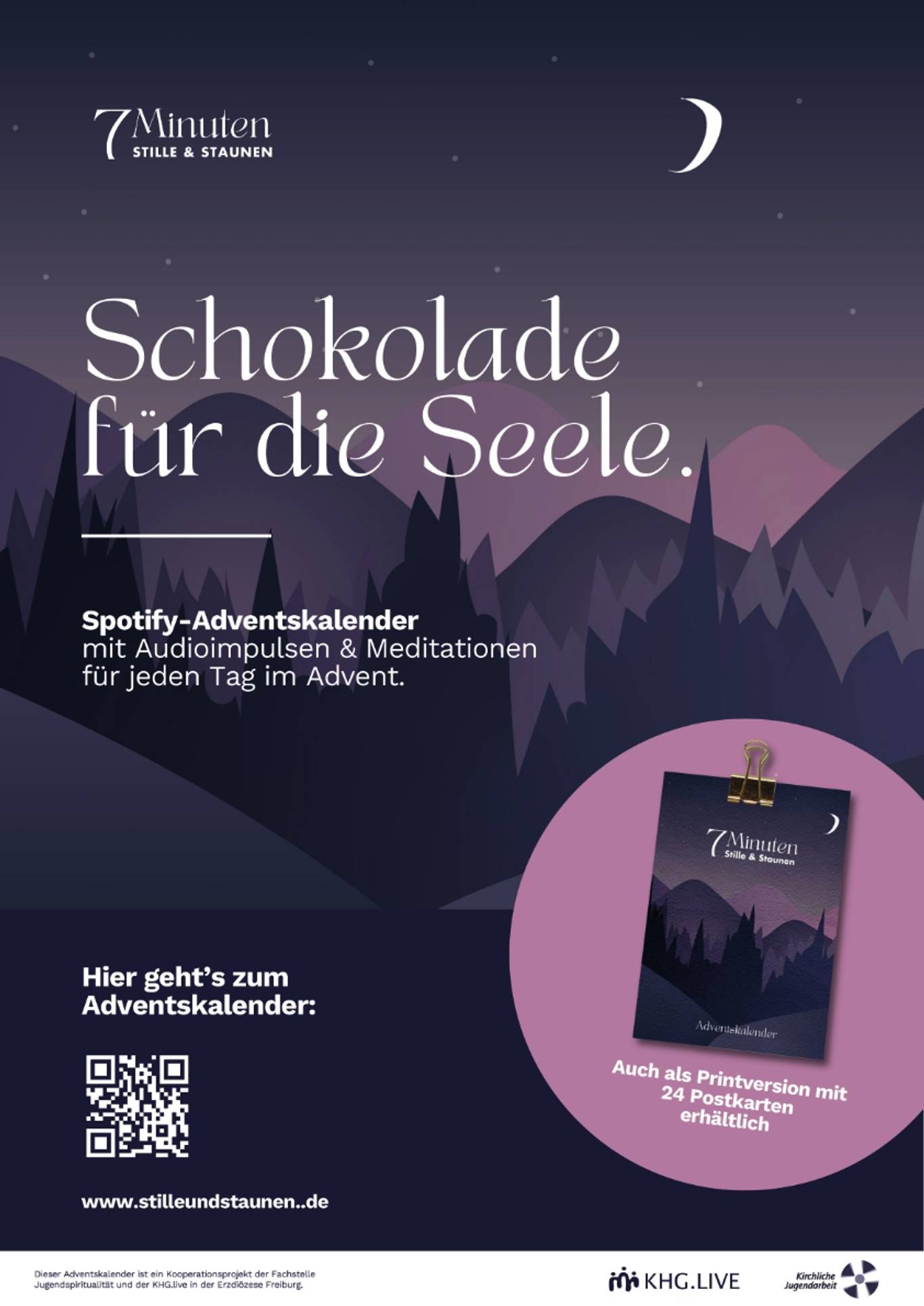 Werbeplakat mit nächtlicher Berglandschaft, Mond, Text zu einem Spotify-Adventskalender und QR-Code